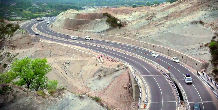 Srinagar-Jammu highway again shut for Friday maintenance